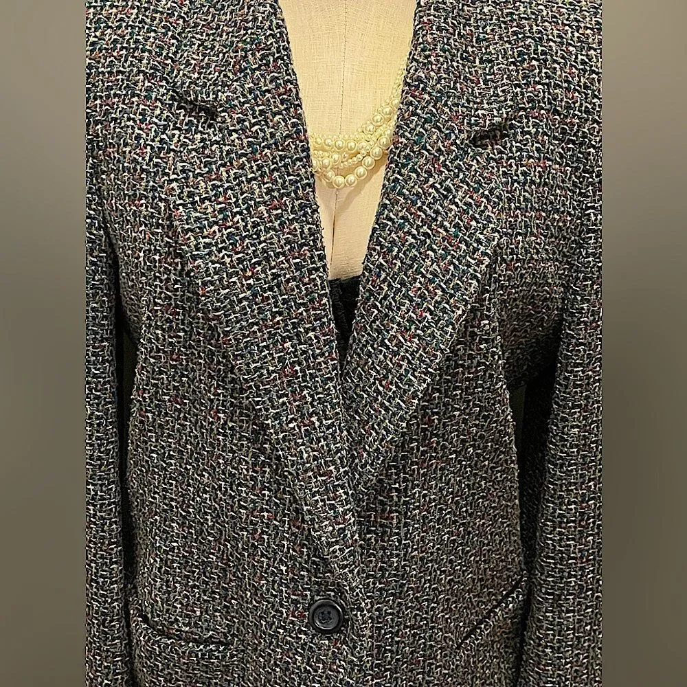 Timeless Tweed multi-colored Blazer with Classic Elegance